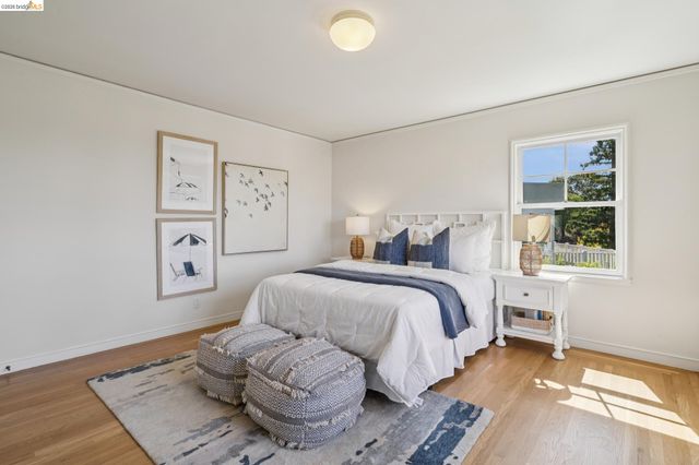 5235 Harbord Dr, Oakland, CA 94618