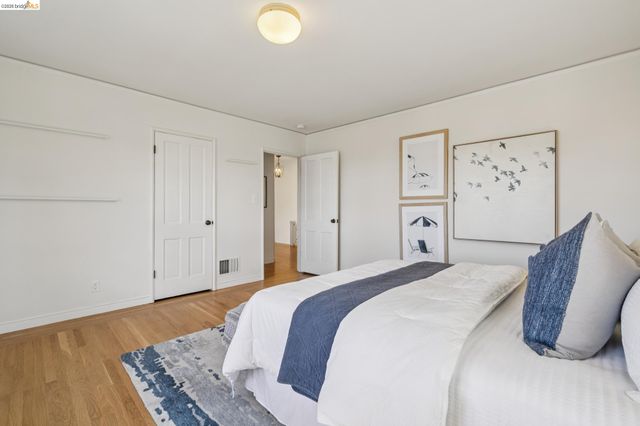 5235 Harbord Dr, Oakland, CA 94618
