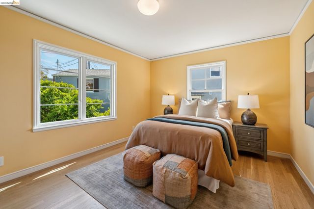 5235 Harbord Dr, Oakland, CA 94618