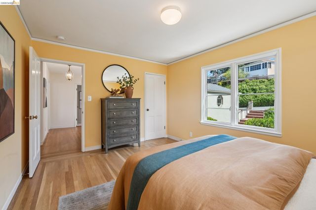 5235 Harbord Dr, Oakland, CA 94618