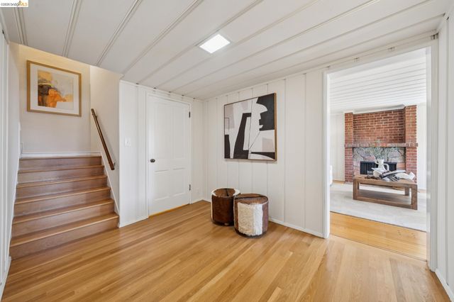 5235 Harbord Dr, Oakland, CA 94618