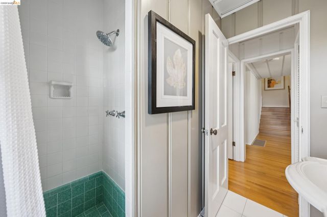 5235 Harbord Dr, Oakland, CA 94618
