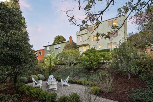 5235 Harbord Dr, Oakland, CA 94618