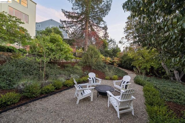5235 Harbord Dr, Oakland, CA 94618