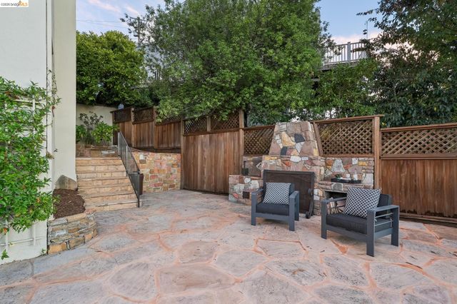 5235 Harbord Dr, Oakland, CA 94618