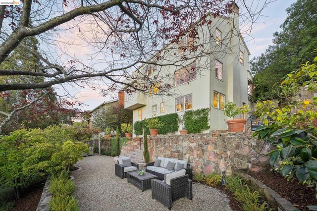 5235 Harbord Dr, Oakland, CA 94618