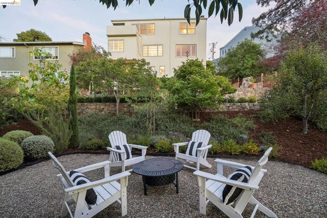 5235 Harbord Dr, Oakland, CA 94618