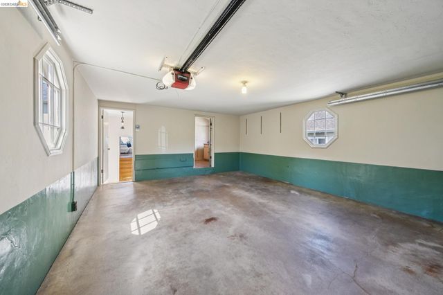 5235 Harbord Dr, Oakland, CA 94618