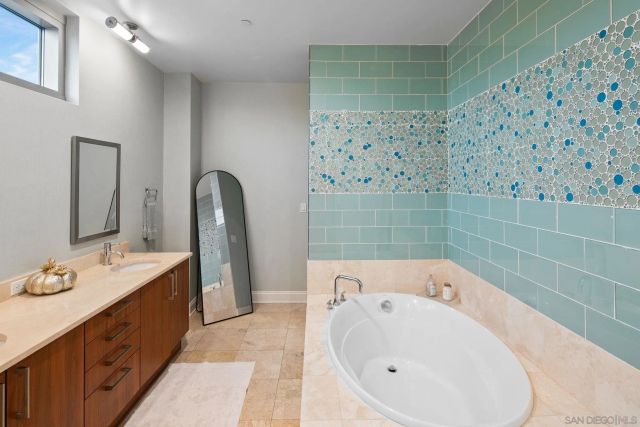 800 The Mark Ln 2801, San Diego, CA 92101