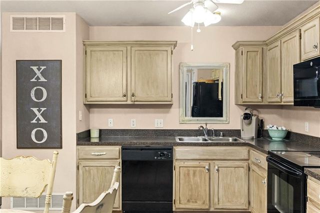 1528 Legend Trail Drive A, Lawrence, KS 66047