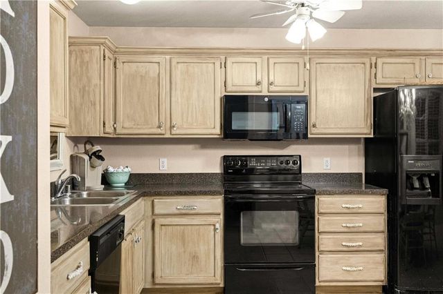 1528 Legend Trail Drive A, Lawrence, KS 66047