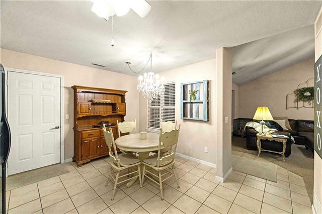 1528 Legend Trail Drive A, Lawrence, KS 66047