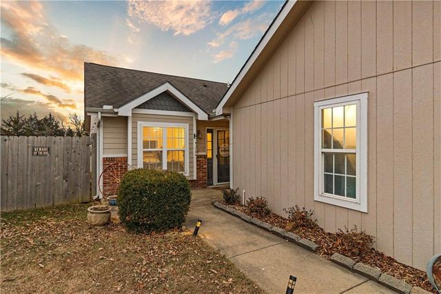 1528 Legend Trail Drive A, Lawrence, KS 66047