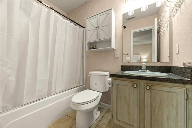 1528 Legend Trail Drive A, Lawrence, KS 66047