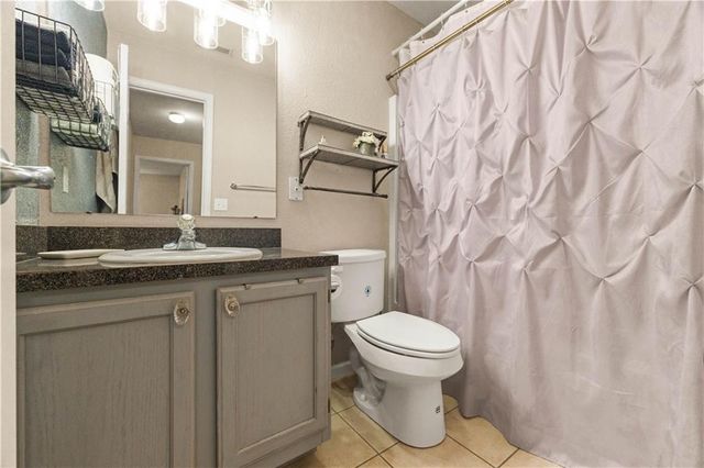 1528 Legend Trail Drive A, Lawrence, KS 66047