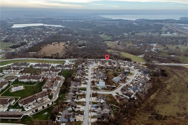 1528 Legend Trail Drive A, Lawrence, KS 66047