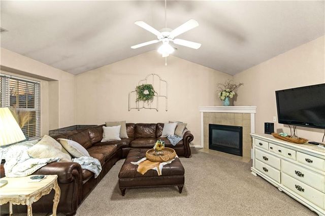 1528 Legend Trail Drive A, Lawrence, KS 66047