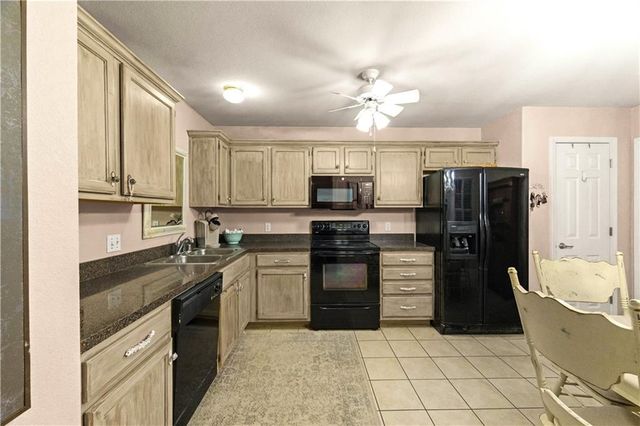 1528 Legend Trail Drive A, Lawrence, KS 66047