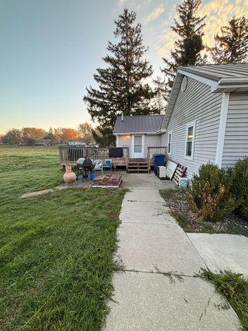 917 E River, Pleasant, MI 48858