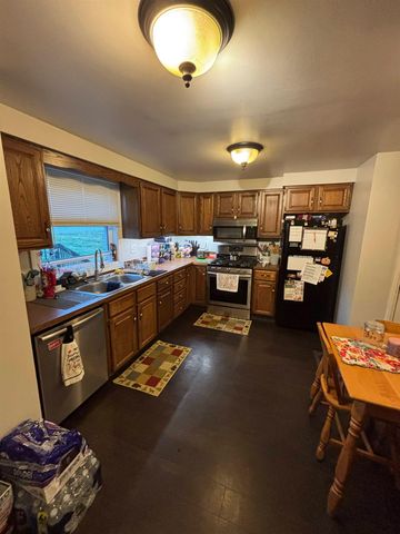 917 E River, Pleasant, MI 48858