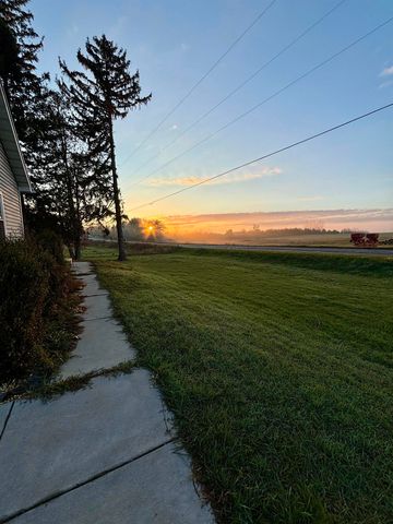 917 E River, Pleasant, MI 48858