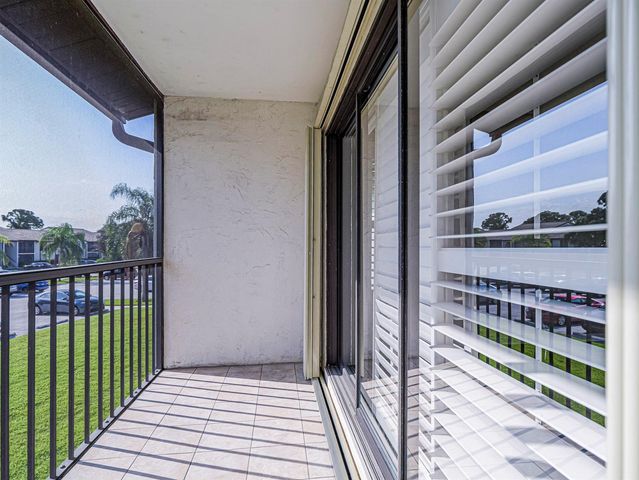 1605 SW Silver Pine Way, Palm City, FL 34990