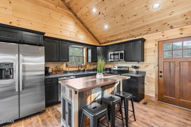 1559 Sky View Drive, Sevierville, TN 37876