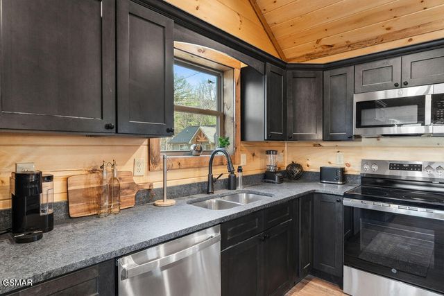 1559 Sky View Drive, Sevierville, TN 37876