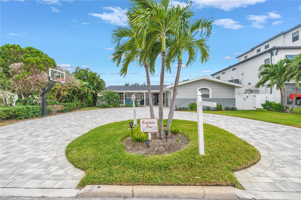 196 1ST STREET W, Tierra Verde, FL 33715