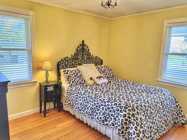 1105 N Charlotte Street, Dickson, TN 37055