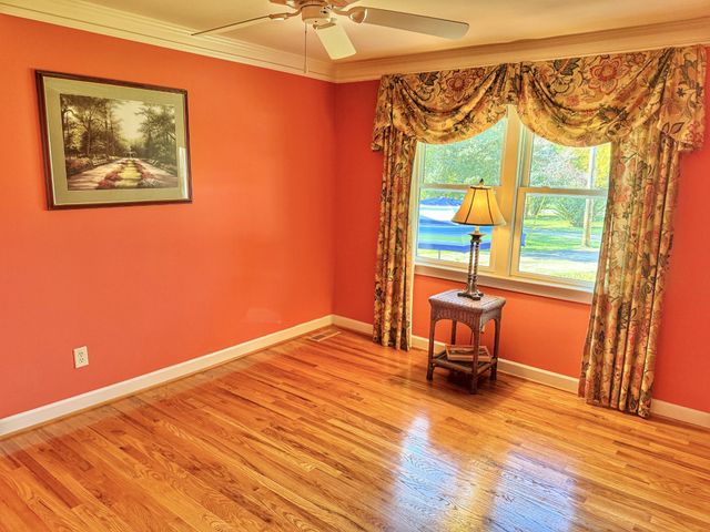 1105 N Charlotte Street, Dickson, TN 37055