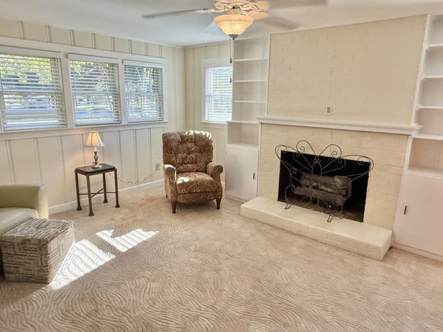 1105 N Charlotte Street, Dickson, TN 37055