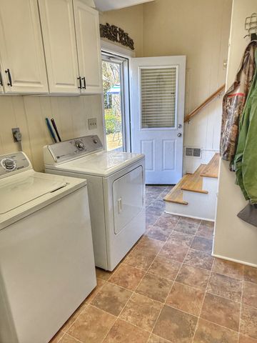 1105 N Charlotte Street, Dickson, TN 37055