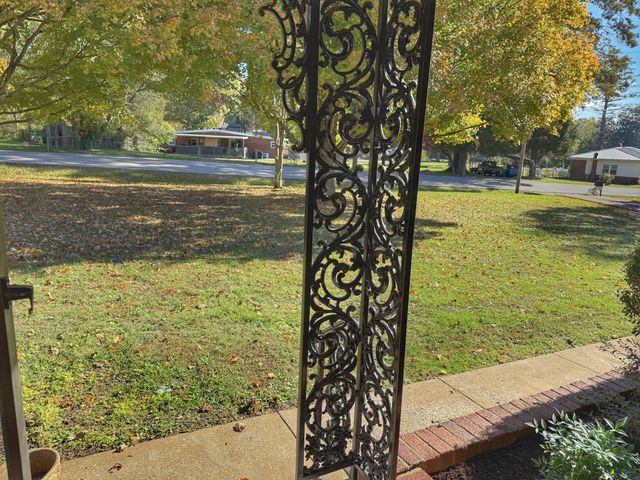 1105 N Charlotte Street, Dickson, TN 37055