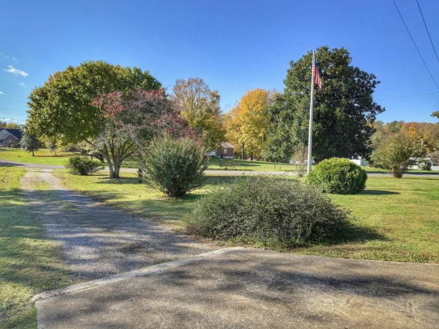 1105 N Charlotte Street, Dickson, TN 37055