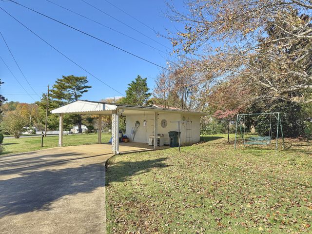 1105 N Charlotte Street, Dickson, TN 37055