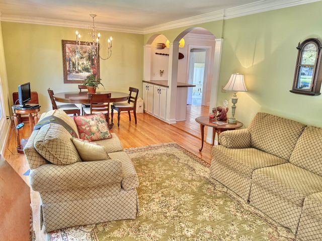 1105 N Charlotte Street, Dickson, TN 37055