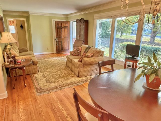 1105 N Charlotte Street, Dickson, TN 37055