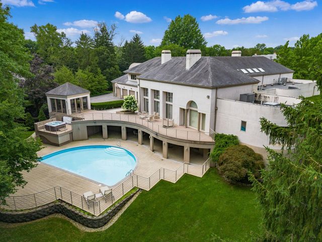 8565 Dunsinane Drive, Dublin, OH 43017