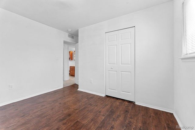 27040 Stacy Street, Taylor, MI 48180