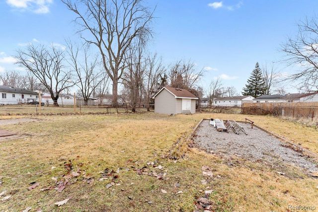 27040 Stacy Street, Taylor, MI 48180