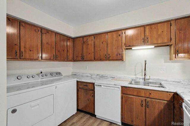 38111 Carolon Boulevard, Westland, MI 48185