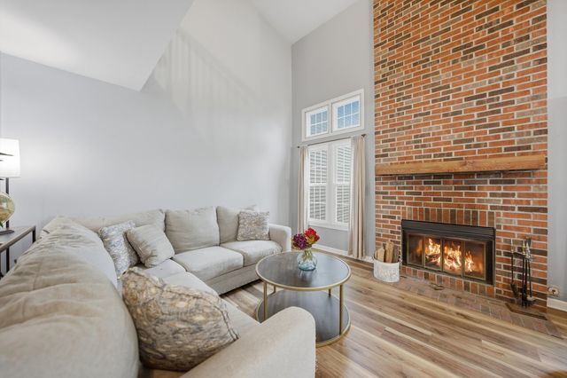 125 S Atherton Court, Bloomingdale, IL 60108
