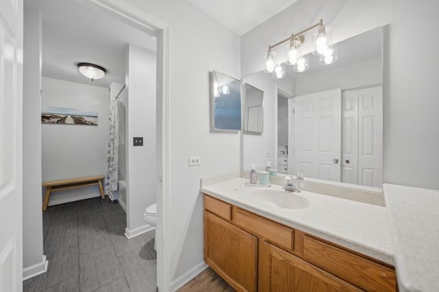 125 S Atherton Court, Bloomingdale, IL 60108