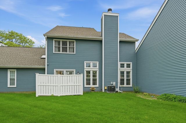 125 S Atherton Court, Bloomingdale, IL 60108