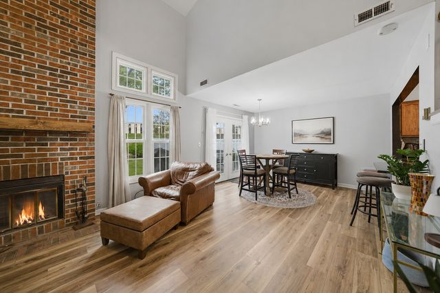 125 S Atherton Court, Bloomingdale, IL 60108