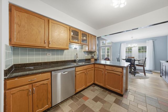 125 S Atherton Court, Bloomingdale, IL 60108