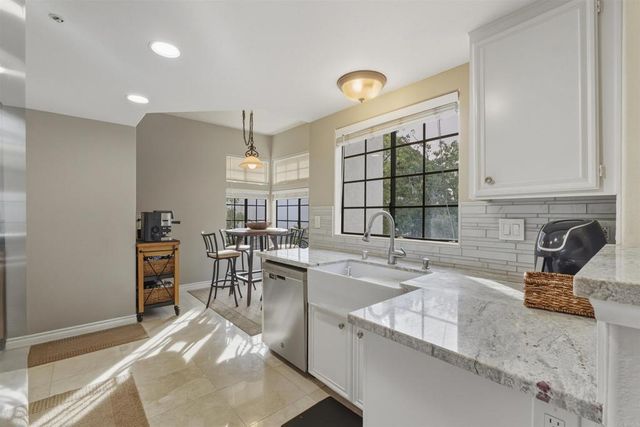 16458 Avenida Venusto E, San Diego, CA 92128
