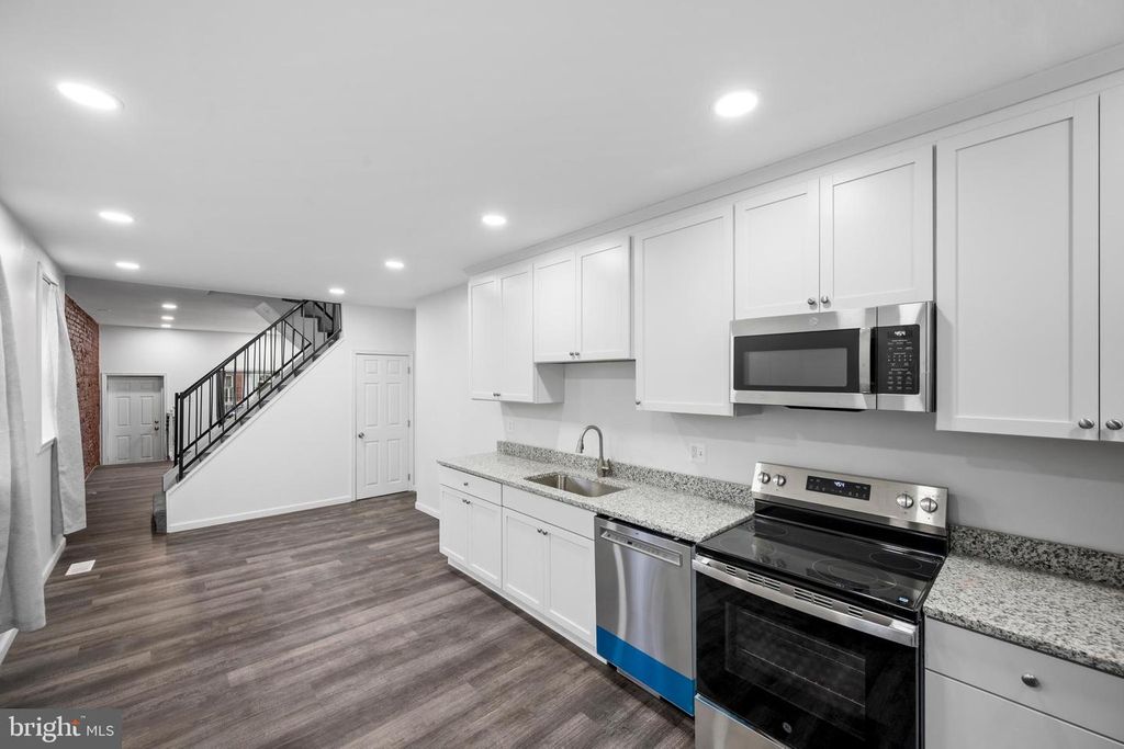 Image 6 of property listing at 2011 N PULASKI ST, Baltimore, MD 21217