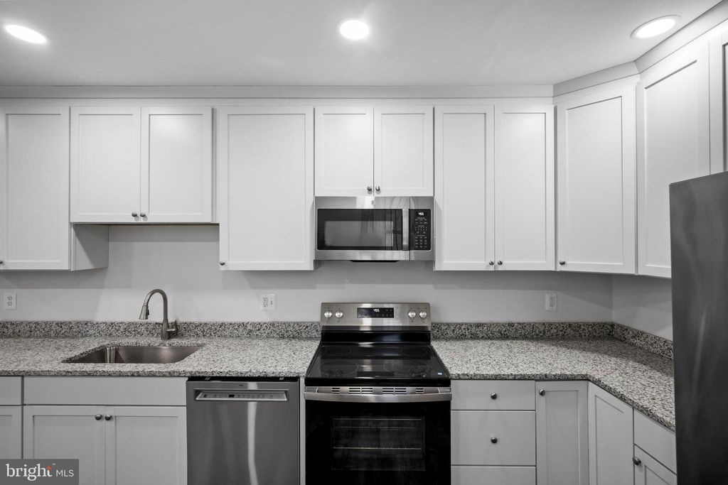 Image 9 of property listing at 2011 N PULASKI ST, Baltimore, MD 21217